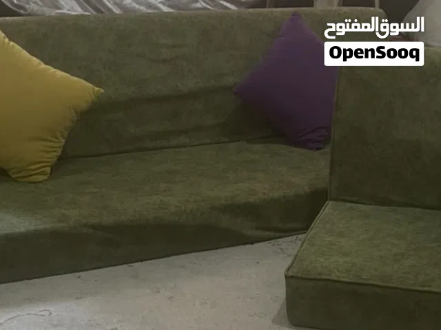 جلسة ارضية نضيفة