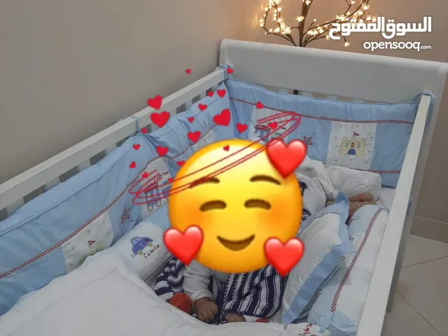 mama papas crib slightly used