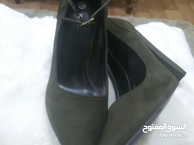 حذاء نسائي للسهرات كعب لون زيتي