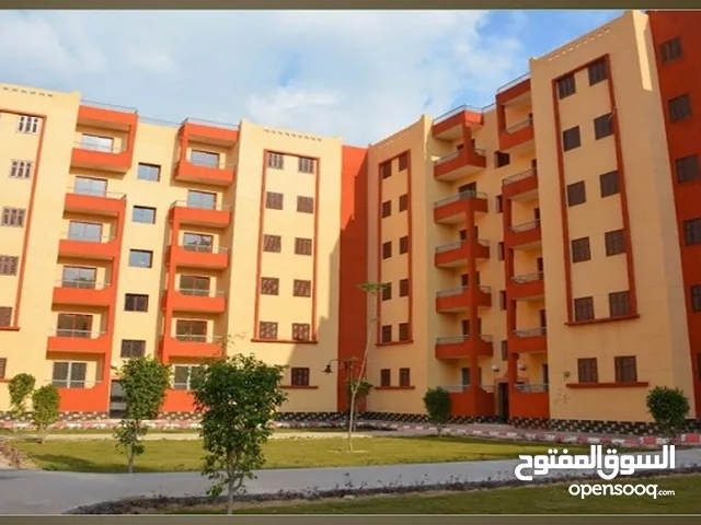 شقة 82م للبيع في موقع متميز جدا في مدينة الشروق أمام مول جنة وخلف منطقة الفيلات