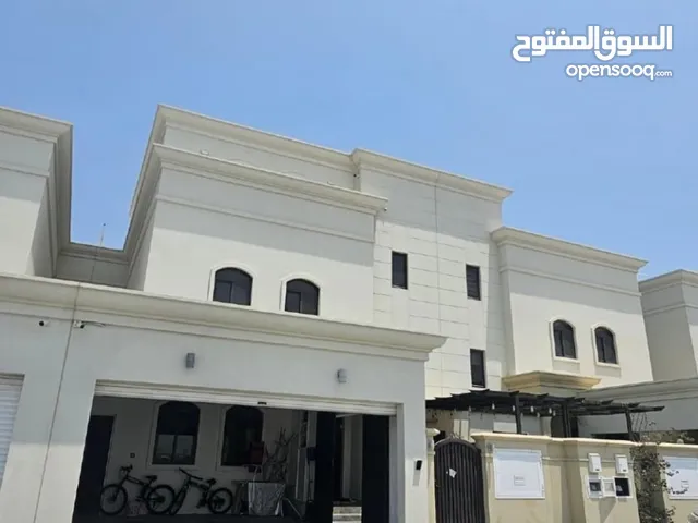 300 m2 More than 6 bedrooms Villa for Sale in Muharraq Diyar Al Muharraq