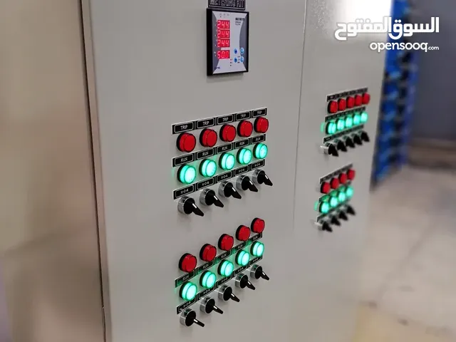 تجميع وصياتة لوحات التحكم الكهربائية ،العمل بمواصفات ومخططات هندسية