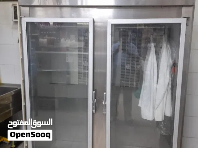 معدات ملحمة للبيع ثلاجة لحوم وطاوله تقطيع لحوم مع حديده لتعليق اللحوم