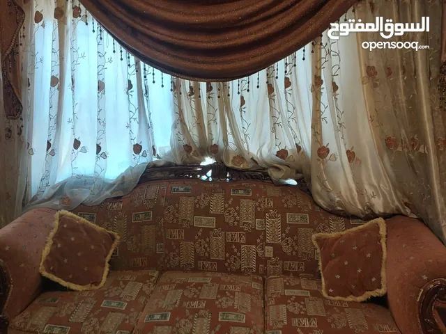 طقم كنب لغرفه الجلوس بحاله ممتازه للبيع إقرأ الوصف قابل للتفاوض