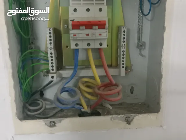 كهربائي وسباك