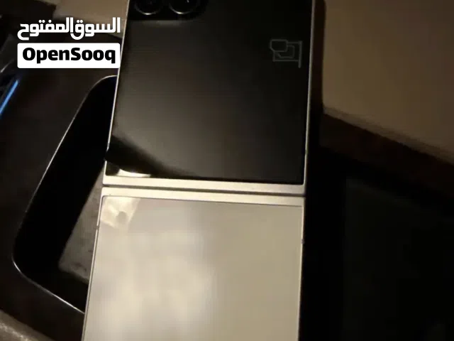 Samsung Galaxy Z Flip7 256 GB in Al Riyadh