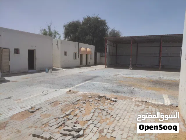 للايجار ارض صناعية في منطقة البطائح مع غرف ومظلة