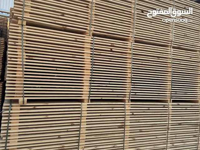 خشب بناء احمر مقاس 17*75/95*3000-6000ملى جاهز للشحن من دولة ليتوانيا الى ميناء عدن و مقاسات اخري