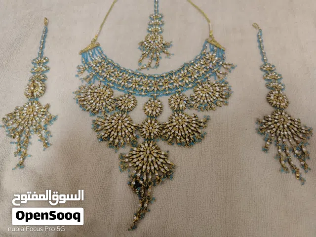 عقد مرصع جميل ولون روعه بقمة الجمال