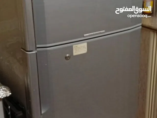 للبيع ثلاجة هيتاشي حجم 400 لتر السعر 60 دينار