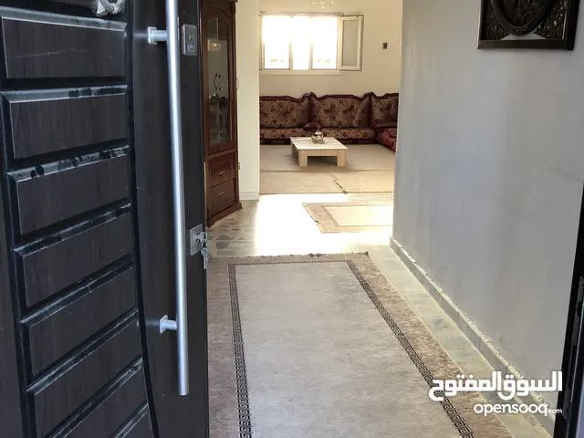 فيلا عالطريق مساحتها 500 متر