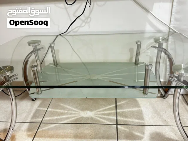 طاولة بحجم متوسط زجاج