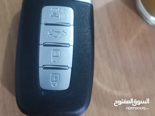 مجموعه اغراض للسياره