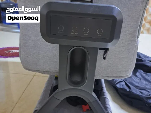 giggles zeus auto swing bassinet