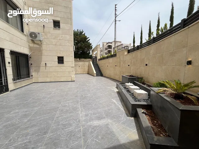 شقة شبه أرضي فاخرة 240م + ترس خارجي 200م في أرقى مناطق ضاحية النخيل - طريق المطار!