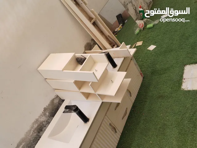 مغسلة للبيع مستعملة المتبقية واحدة.