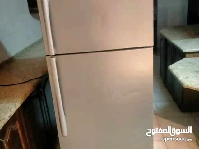 ثلاجه ال جي وكاله لون سلفر حجم وسط شغاله ميه بالميه للتواصل عالوتس الخط مغصول