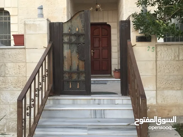 345 m2 More than 6 bedrooms Townhouse for Sale in Zarqa Hay Al-Rasheed - Rusaifah