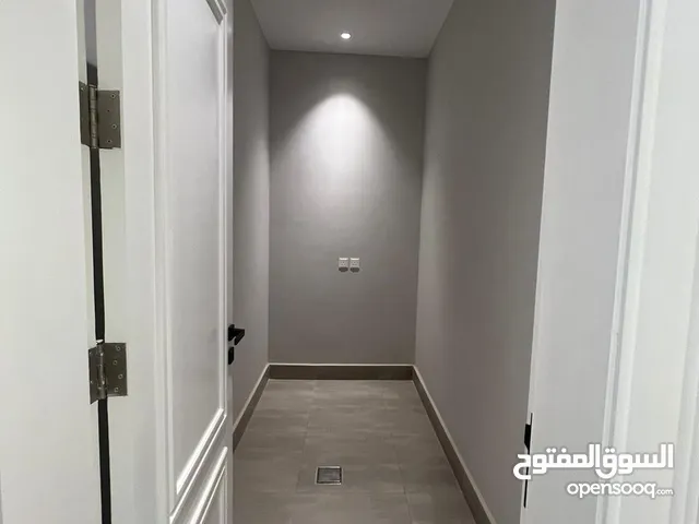 للايجار شقة رائعة في الرياض حي الملقا مجمع الماجدية ريزدنس