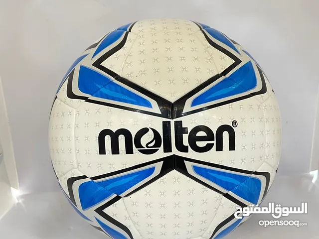كرات قدم وطائرة وسلة