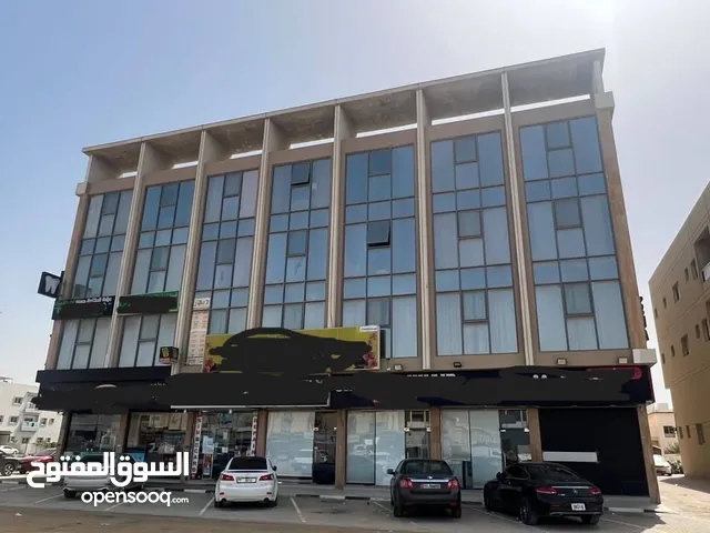 للبيع بنايه علي الشارع الرئيسي بالمويهات الدخل مليون و100 مساحه 10الف قدم