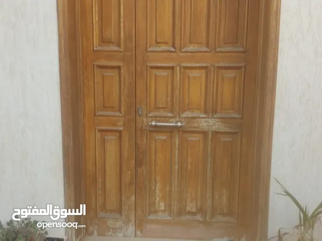 ابواب مستعملة للبيع خشب ايطالية قديمة مكان فرناج بجنب المواصلات