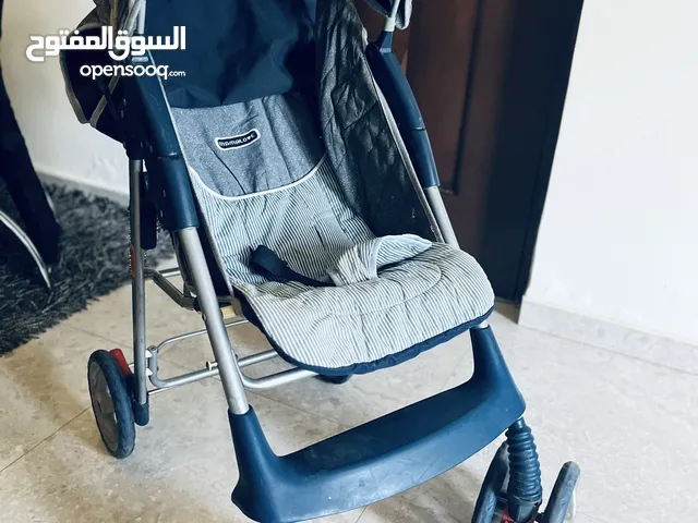 عربية اطفال بحالة جيدة للبيع استعمال خفيف ماركة mama love