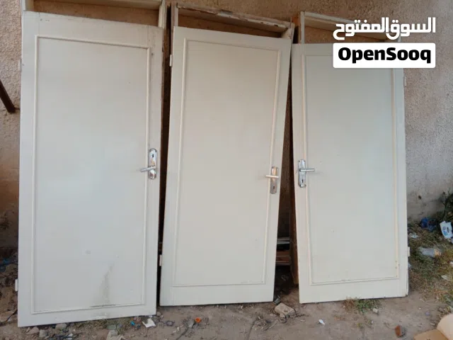 3 أبواب خشب للبيع بحاله ممتازه