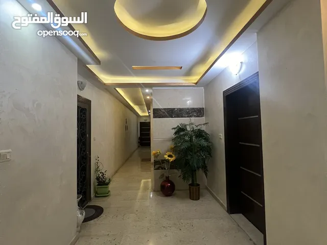 130 m2 3 Bedrooms Apartments for Rent in Amman Khalda