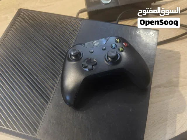 xbox one  للبيع جهاز قمه في نظافة