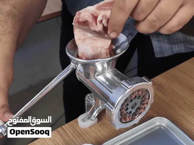 مثرامة لحم يدوية الاستخدامات: فرم اللحوم الطازجة بمختلف أنواعها بسهولة. تحضير الكبة، الكفتة، البر