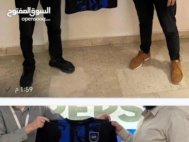 للبيع قميص موقع من لاعب نادي ريال مدريد الإسباني جونيور فينيسيوس تواجد بني ياس لولو مول سعر 10 ألاف