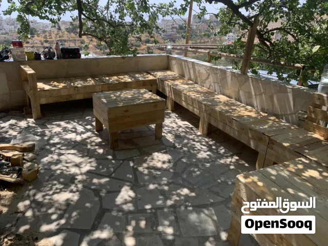 نجار متنقل في مدينه السلط لكافه اعمال النجاره والصيانه والتفصيل