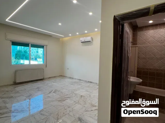 شقة مجددة بالكامل للإيجار  الرابية – 200م