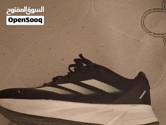 حذاء رياضي اديداس / مقاس 42