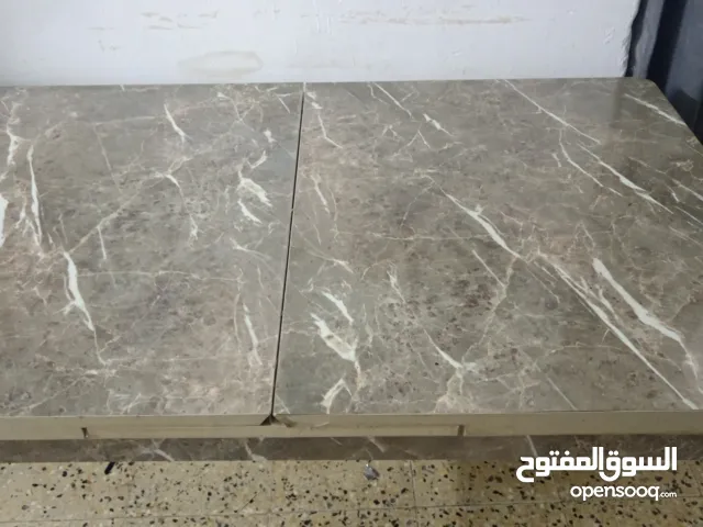 ميز طعام بدون كراسي