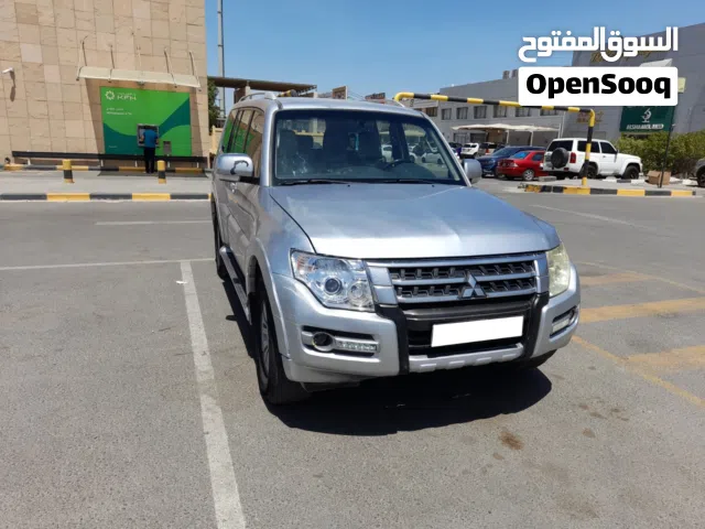 2015 ميتسوبيشي باجيرو GLS