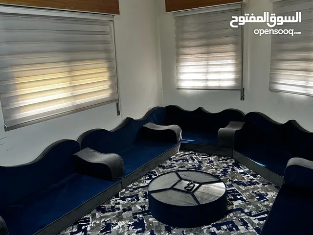 شقة للبيع في منطقة الثامنة الشرقي قريبة من الخدمات بالقرب من مدرسة الثامنة