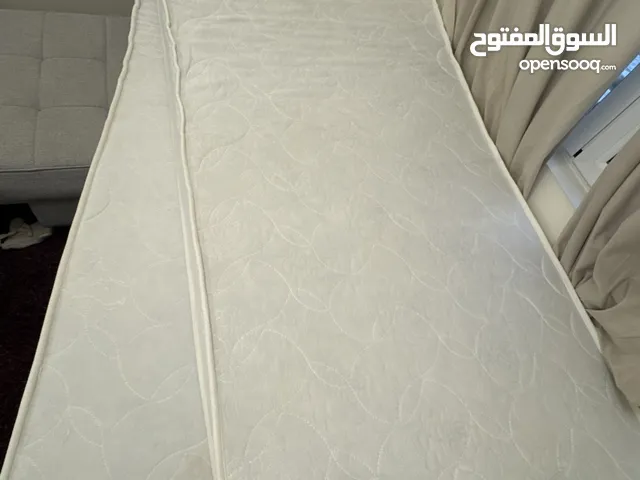 مترس سرير لشخص واحد