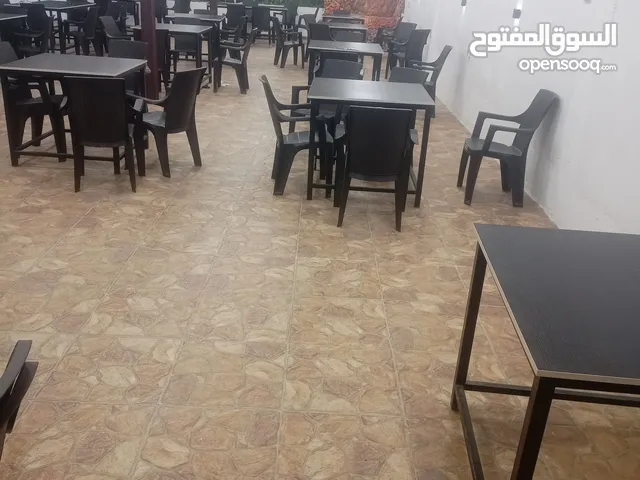 طاولات مع كراسي للبيع