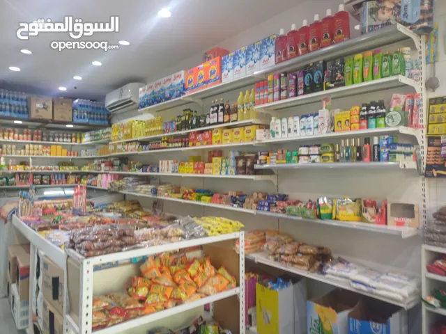 بقاله للبيع لدواعي السفر