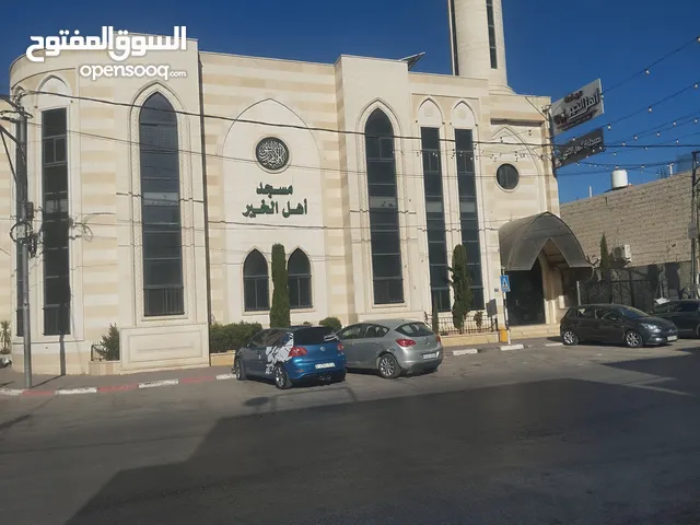 طابق كامل للايجار مع ساحة خارجيه