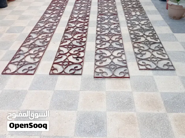دربزين بلكون طول 16ونص متر  ودرج حديد شاحطين وبسطه شبابيك حمامات
