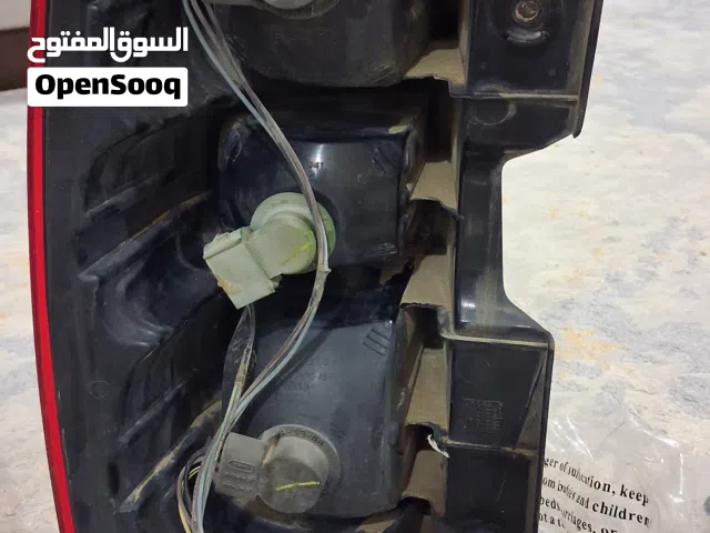شمعة جمس تاهو فل كامل   موديل 2012  فيها كسر بسيط  والشمعات بحاله جيده