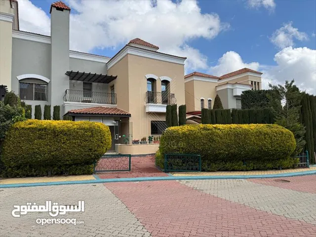 فيلا متلاصقة فاخرة للبيع في دابوق