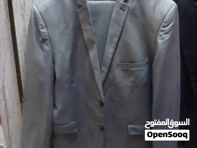 بدلة وبليزر وقميص وجرافت