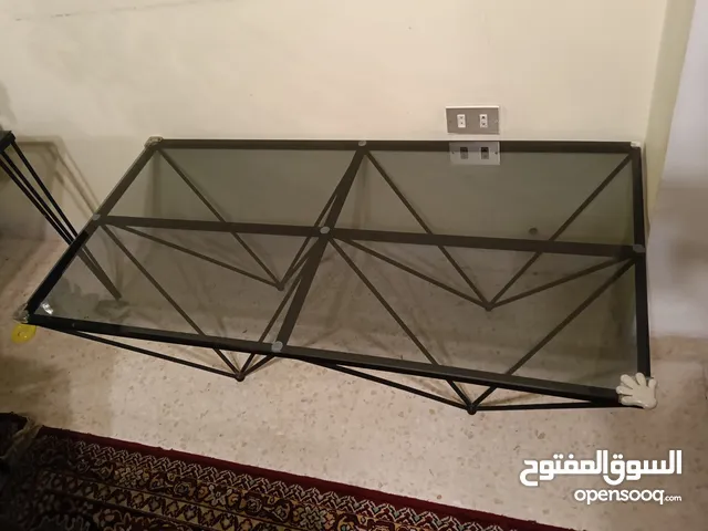 طقم طربيزات كبيرة وثنتين صغار زجاج وحديد