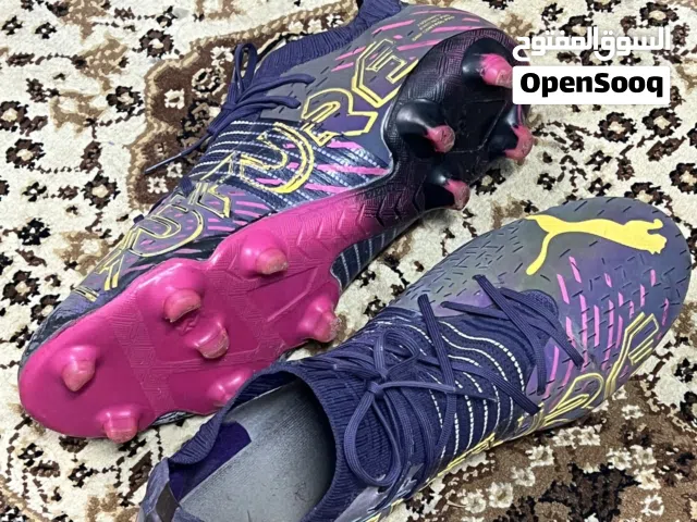 حذاء رياضي براغي ماركة بوما مقاس 44