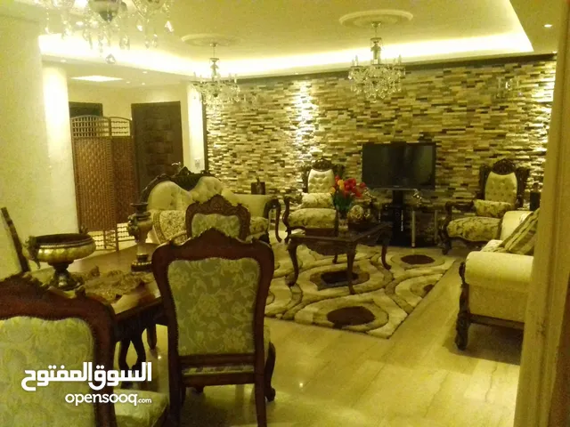 250 m2 4 Bedrooms Apartments for Sale in Amman Um El Summaq