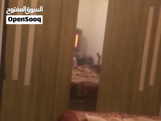 غرفة نوم بحالة ممتازة استعمال شهرين